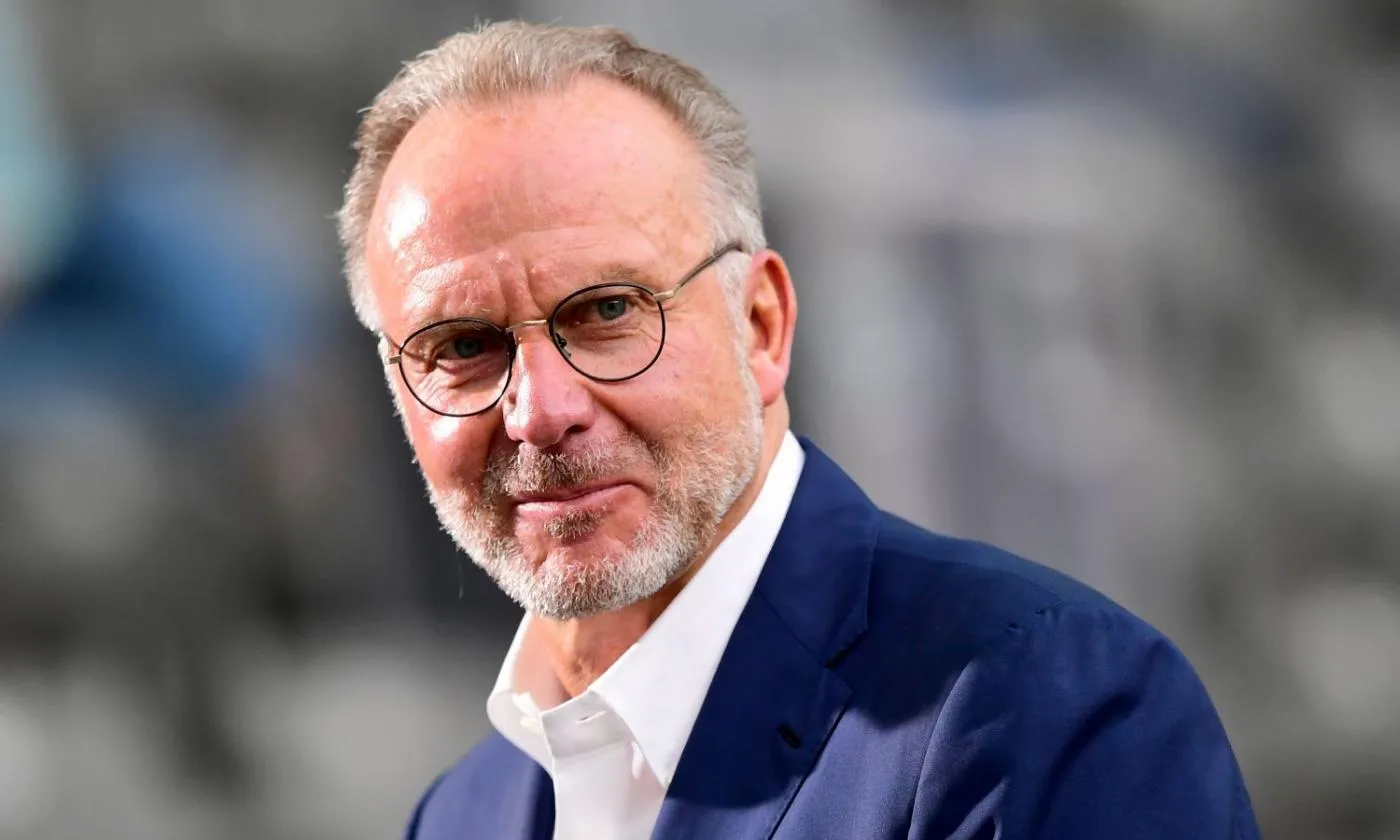 Vlahovic, ascolta Rummenigge: "Sei giovane, rincorrere i soldi non porta a nulla. Resta a Firenze"