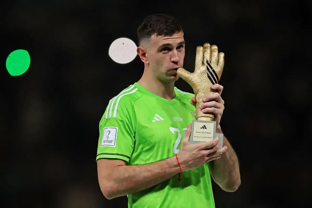 La partita "speciale" de "El Dibu" Martinez: idolo in patria (e in Inghilterra), ma odiato in Francia