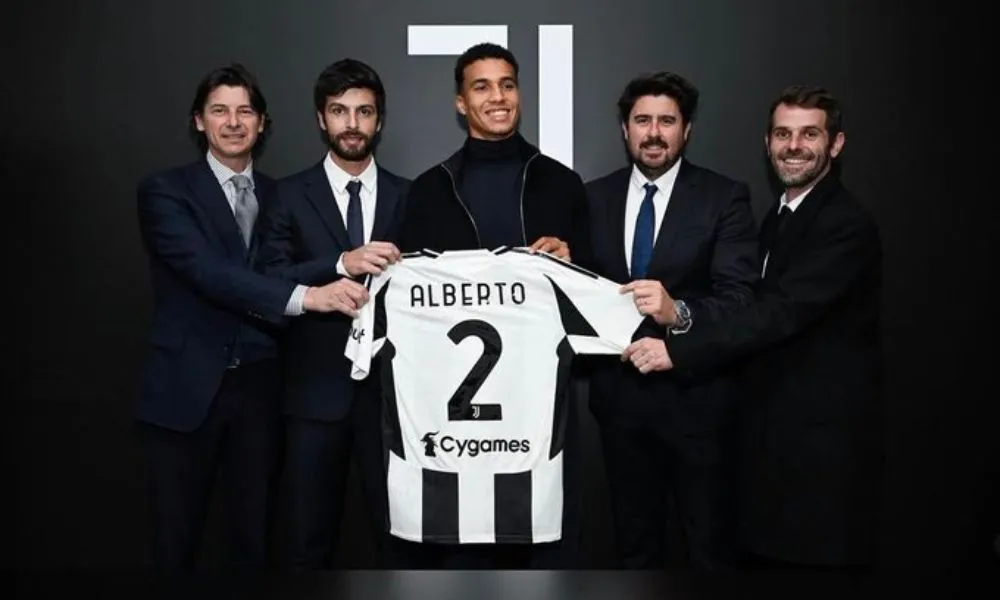 Juventus: prima foto di Alberto Costa con la maglia bianconera