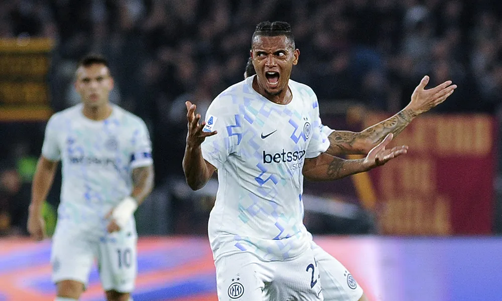 Inter, rientra Akanji ad Appiano: attesi Stones e Lautaro