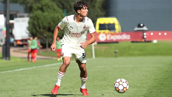 Milan, in gol contro il Lumezzane: Abate (e Pioli) si coccolano Alesi