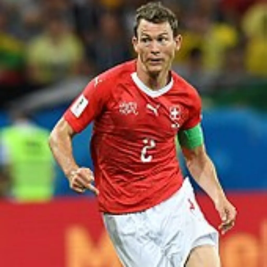 Cagliari Lichtsteiner, contatti con lo svizzero