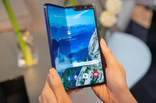 Samsung Galaxy Fold, caratteristiche e prezzo