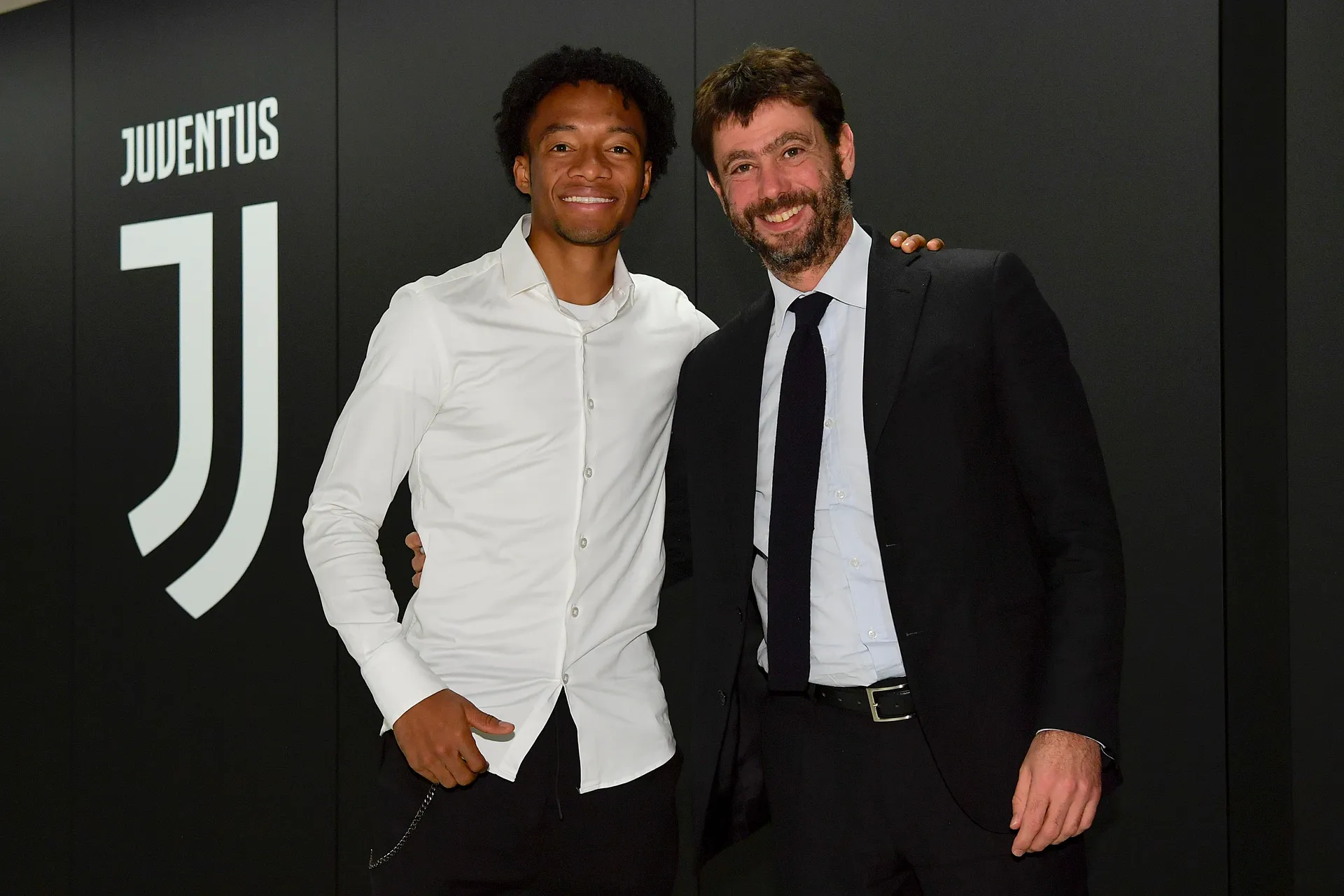 Juventus, ufficiale Cuadrado rinnova