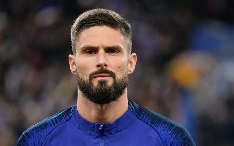 Milan, fatta per Giroud: lunedì le visite mediche | le cifre