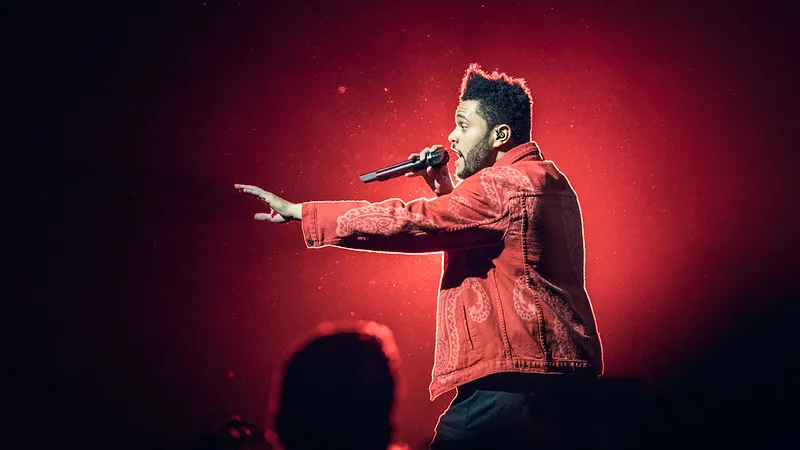 The Weeknd canta allo stadio dove si gioca il mondiale