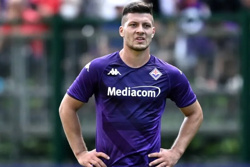 Milan, Jovic la scelta finale: i numeri viola del vice Giroud
