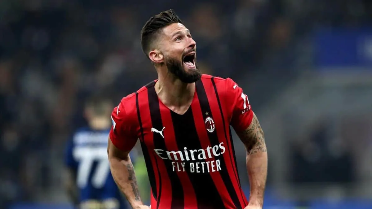 Milan, l'agente di Giroud all'uscita della sede: "Rinnovo? Vi dico come è la situazione"