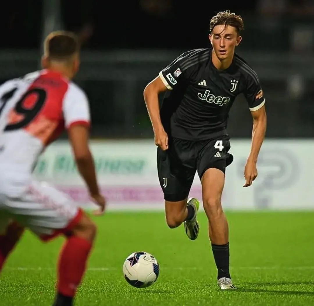 Juventus ha rinnovato il contratto a Huijsen. Ma la Roma...
