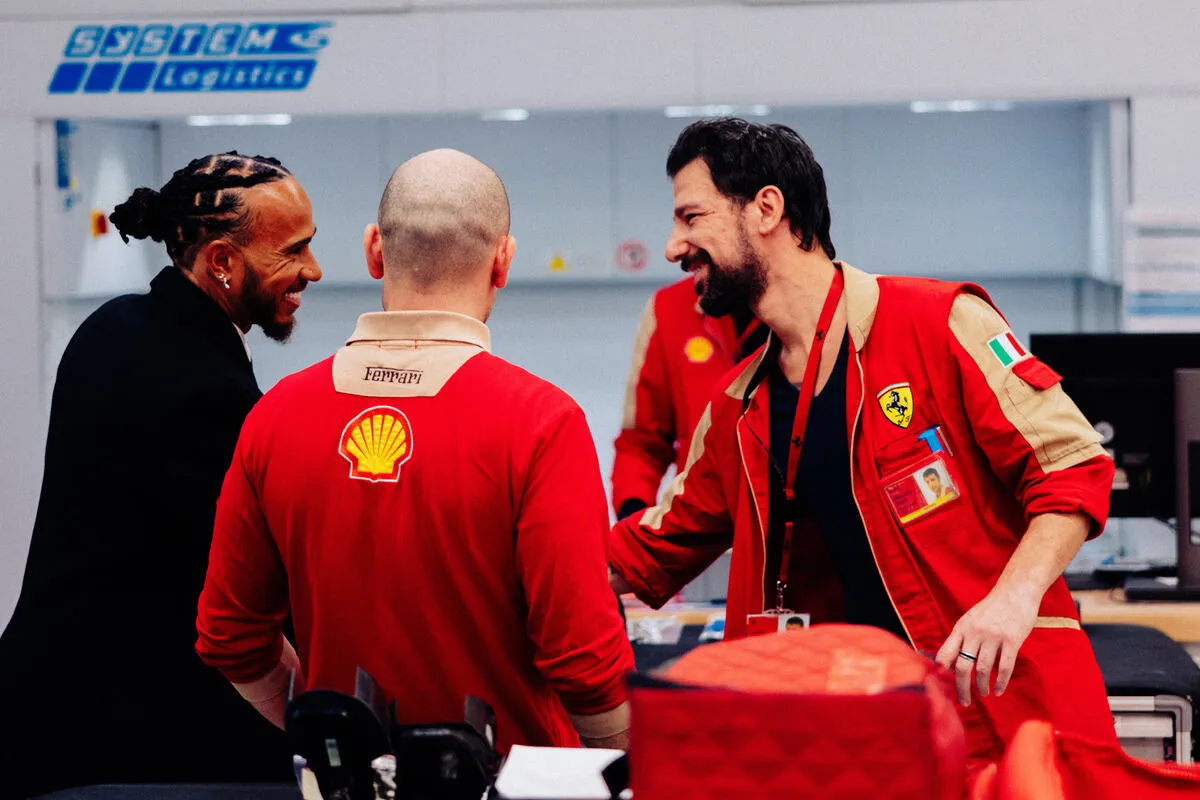 Hamilton già in clima Ferrari: “Aspettavo questo giorno da sempre”