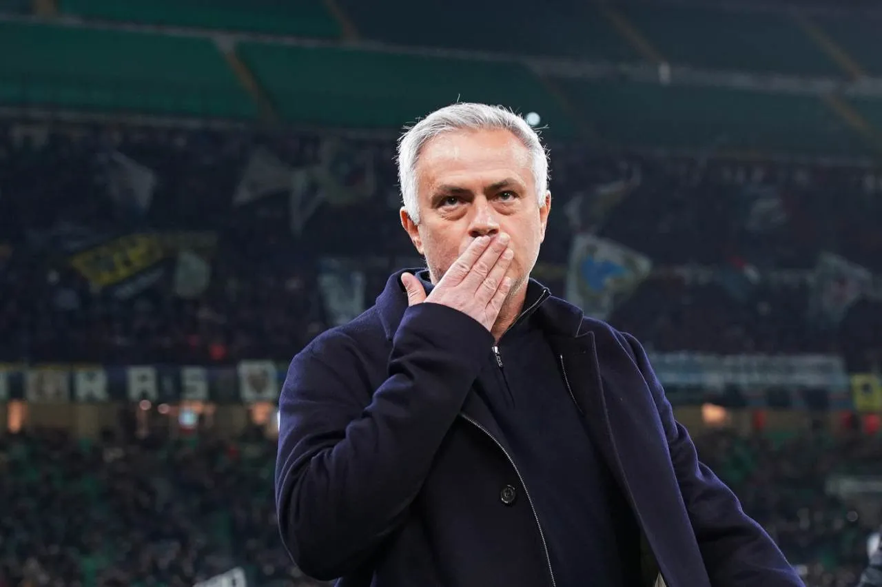 Roma, Mourinho: "Resto qui altri due anni. Spinazzola può giocare a destra"