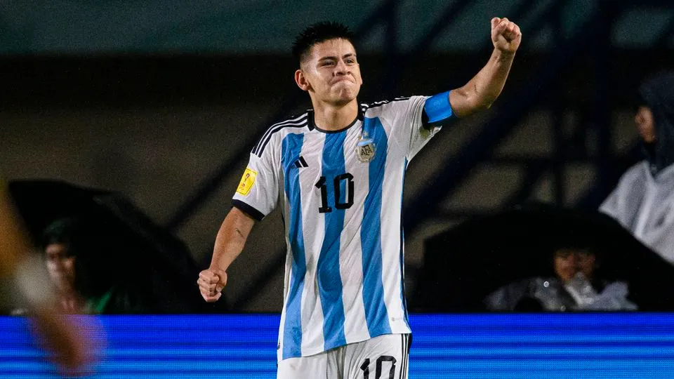 UFFICIALE: Claudio Echeverri ha firmato con il Manchester City