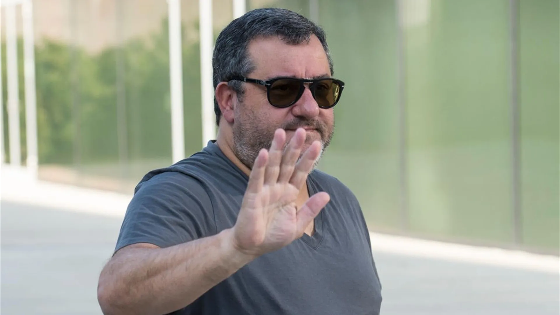 Si aggrava Mino Raiola, il mondo del calcio in ansia