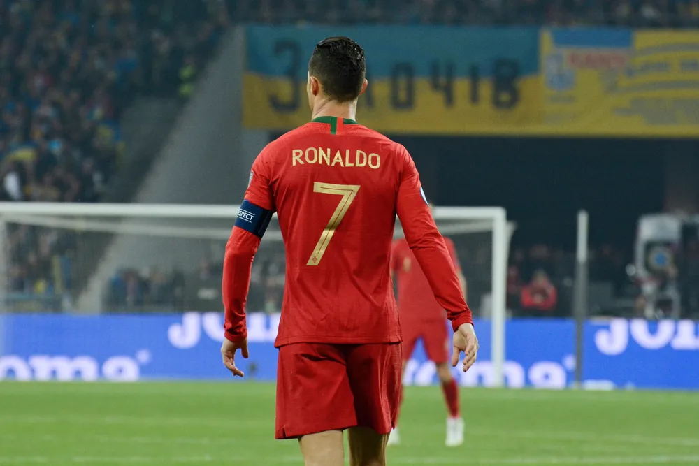 Cristiano Ronaldo: "Non mi restano molti anni per giocare. Dispiace non essere al Mondiale per Club. Pallone d'Oro? Ormai ha perso valore...