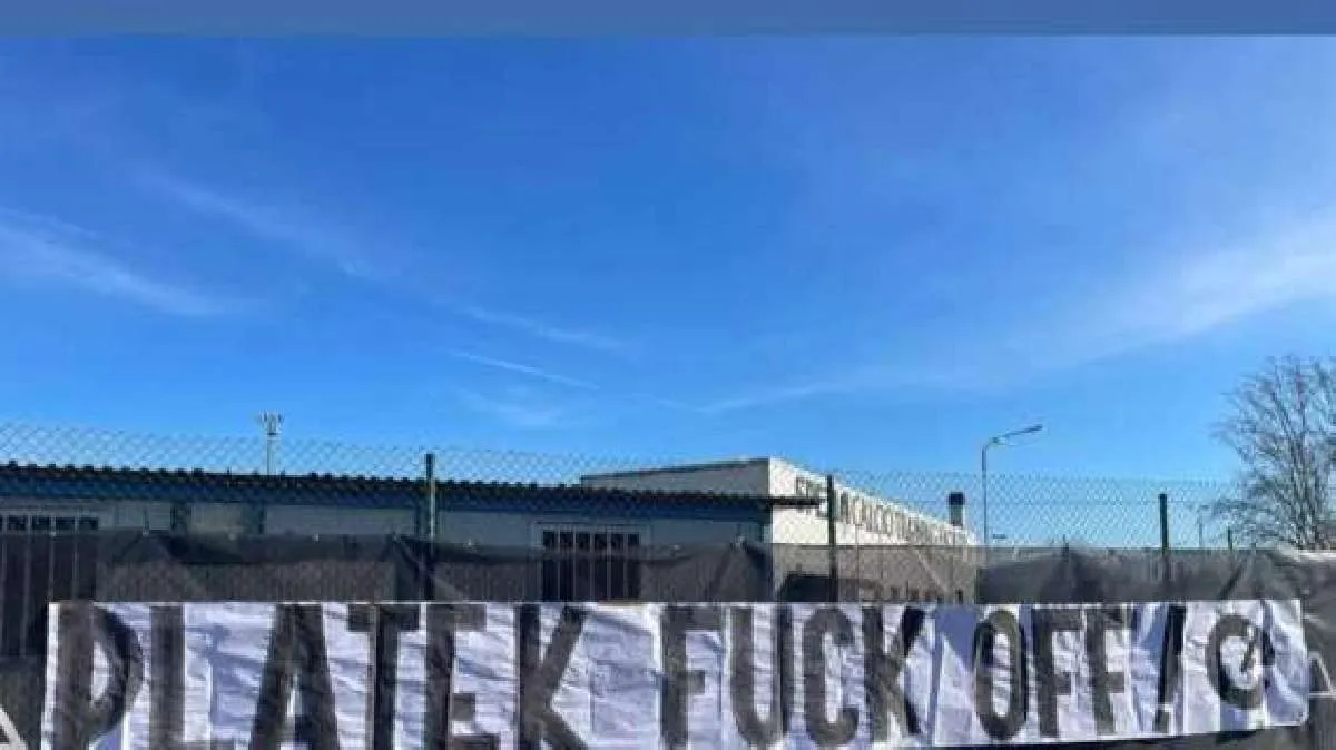 Spezia, sale la protesta: insulti alla proprietà