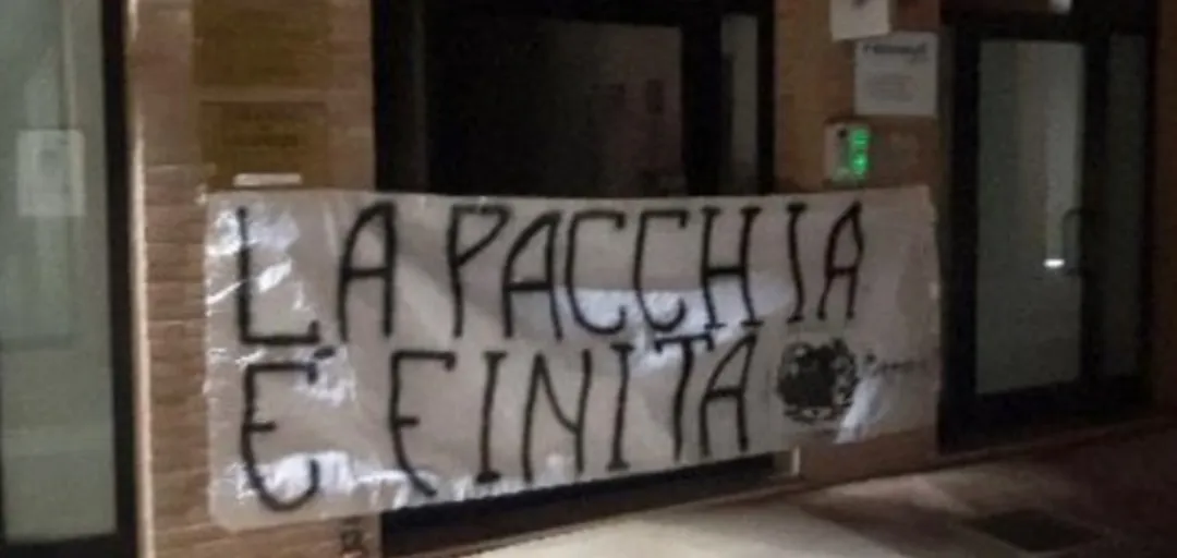 Venezia, i tifosi non hanno pietà: striscione fuori dalla sede