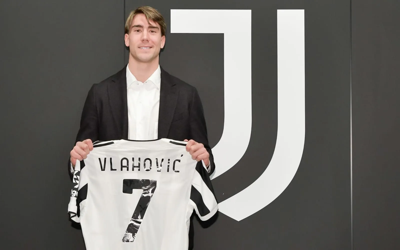 Juventus: domani le prime parole del nuovo acquisto Vlahovic