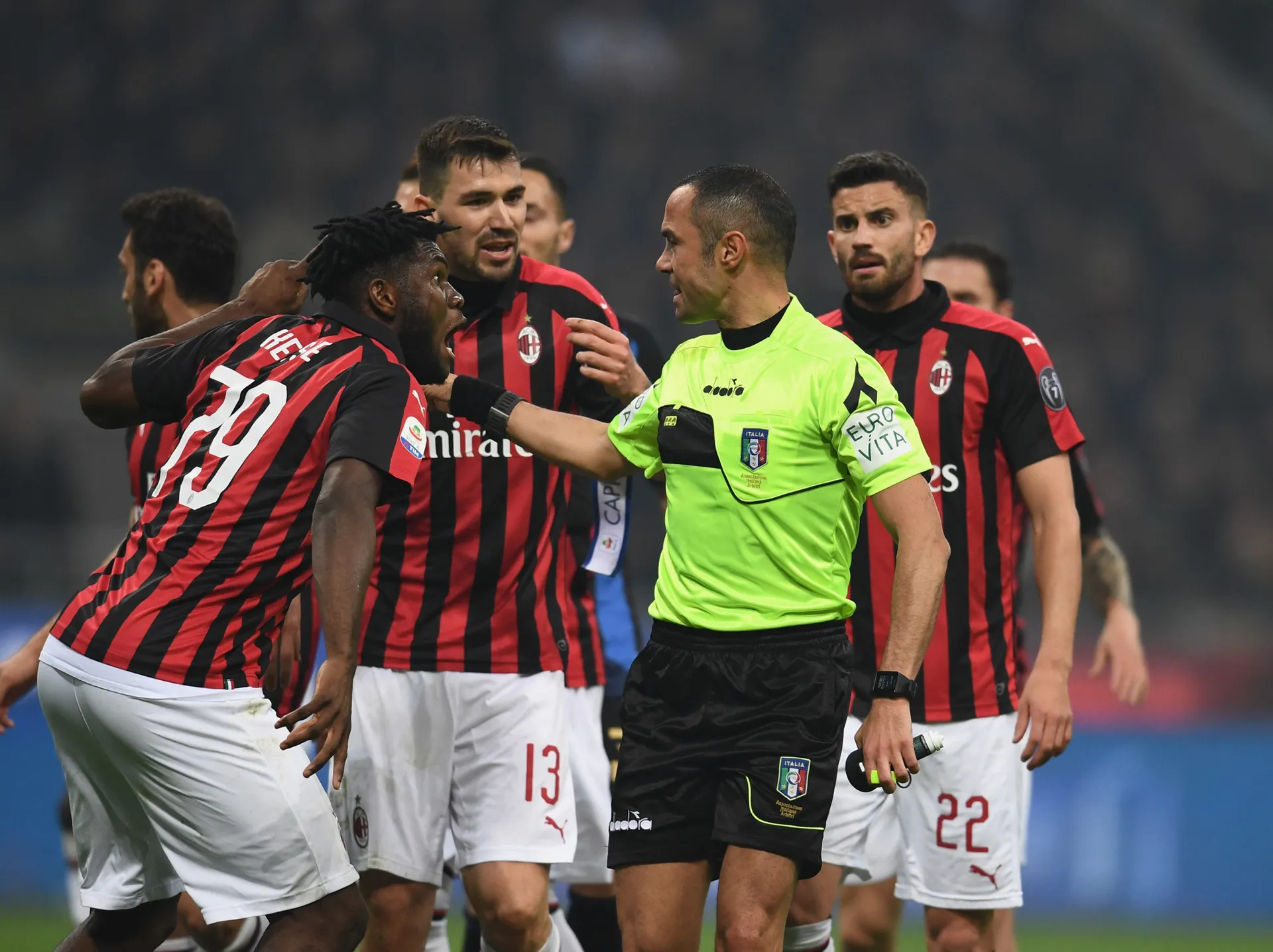 Milan, Parma e Bologna puntano un difensore rossonero: di chi si tratta