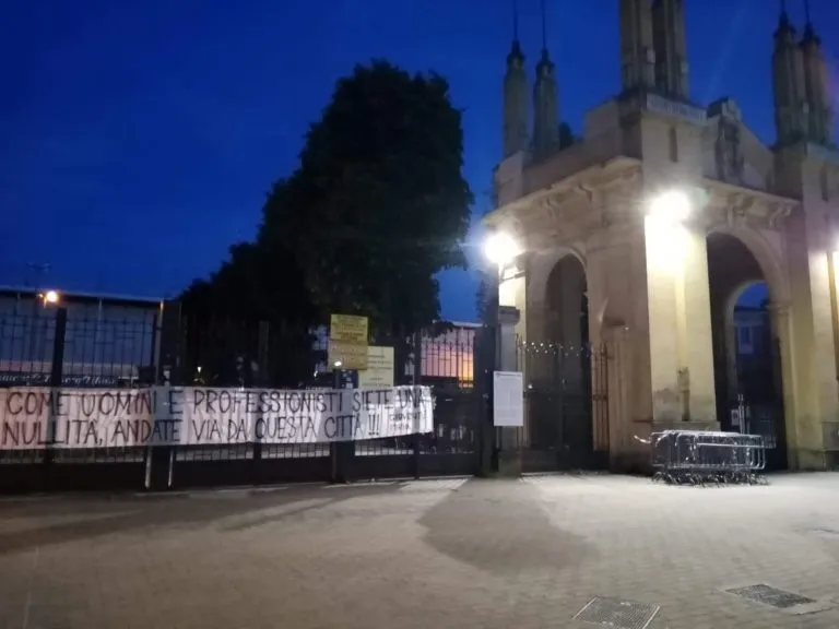 Parma: "Siete una nullità.....", arriva lo striscione dei tifosi
