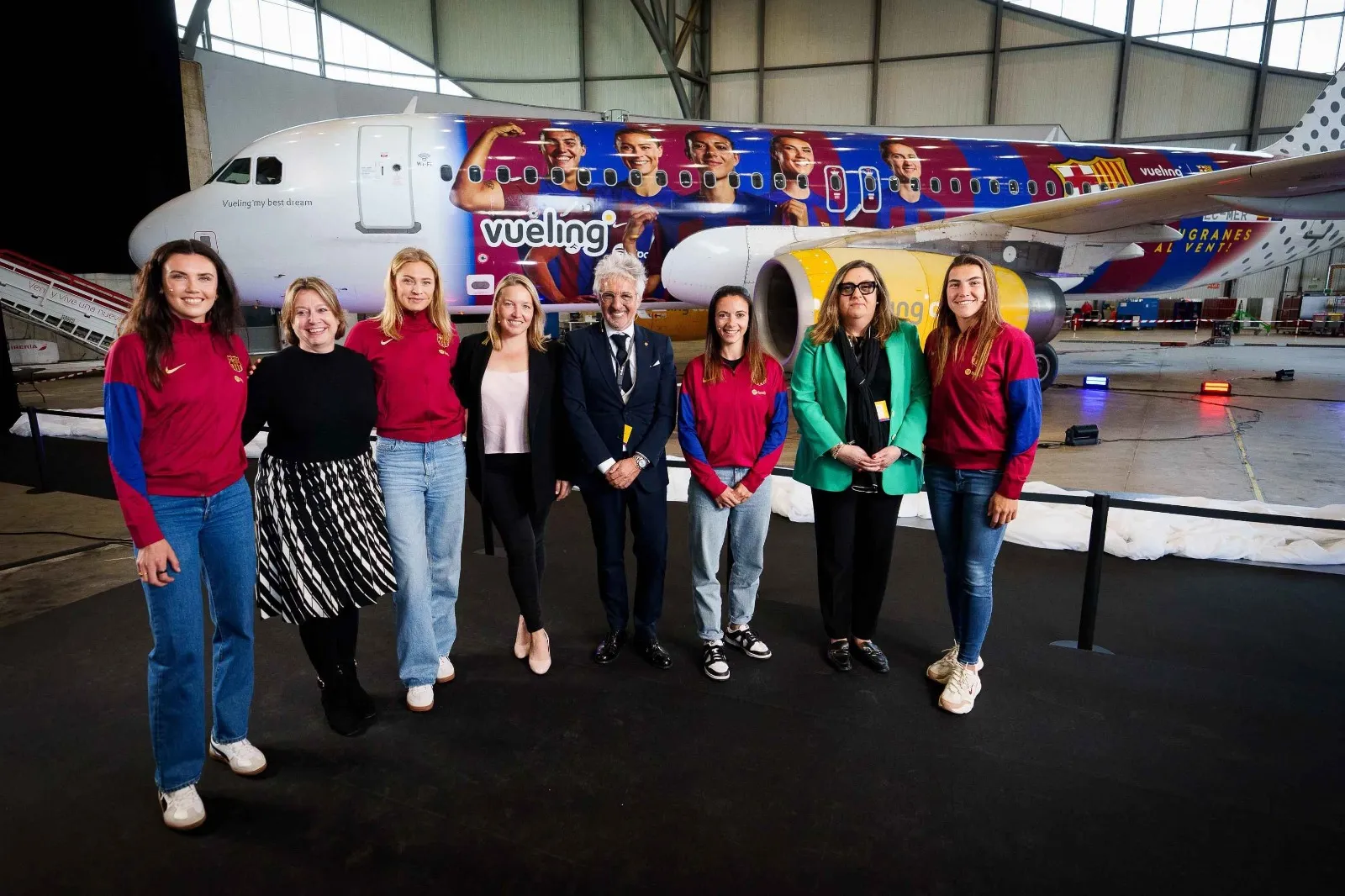 Il Barcellona e Vueling presentano l'aereo del Barça Femenì