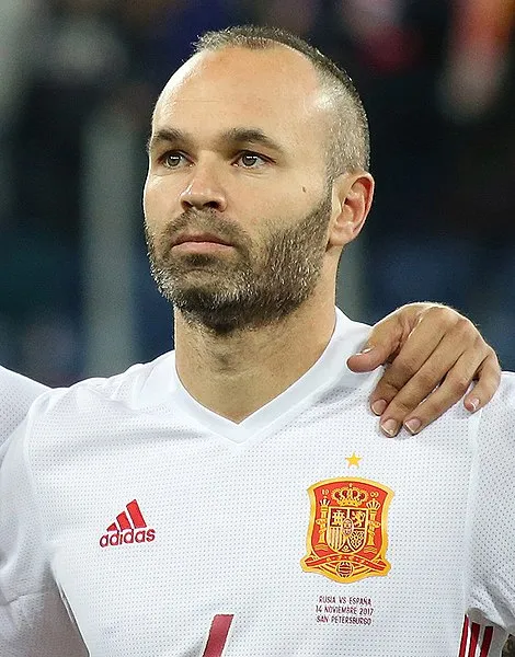 Iniesta annuncia il ritiro