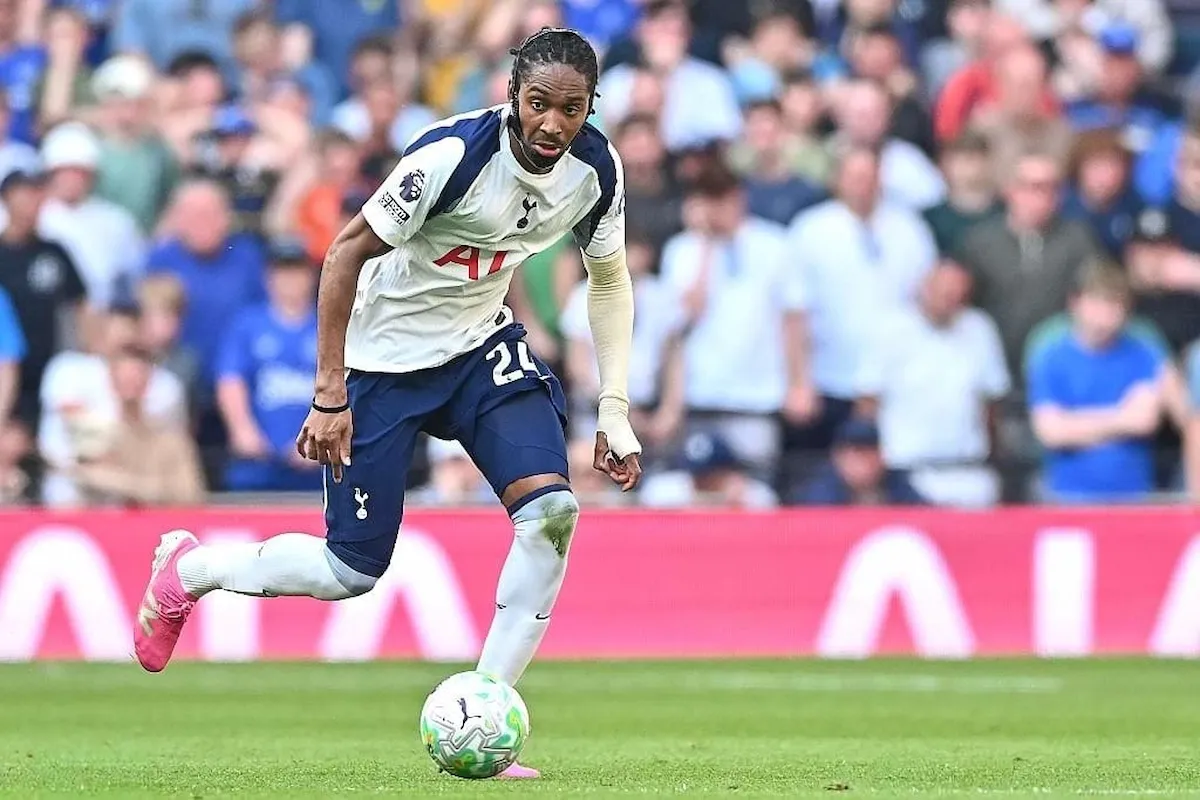 Inter-Tottenham, accordo per Spence: oltre 30 milioni per l'esterno di Chivu-2