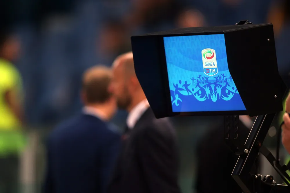 VAR e arbitri: la tecnologia è fuoco, servono mani esperte