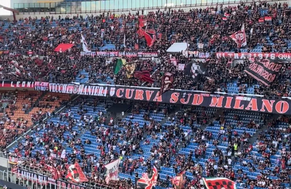 Milan, serata di protesta dei tifosi:" Cardinale devi vendere"