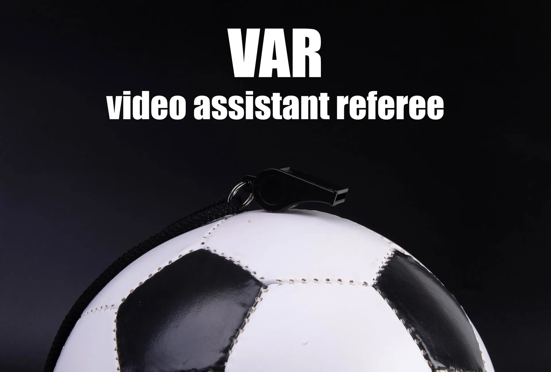VAR, è storia: arbitro portoghese spiega un gol annullato