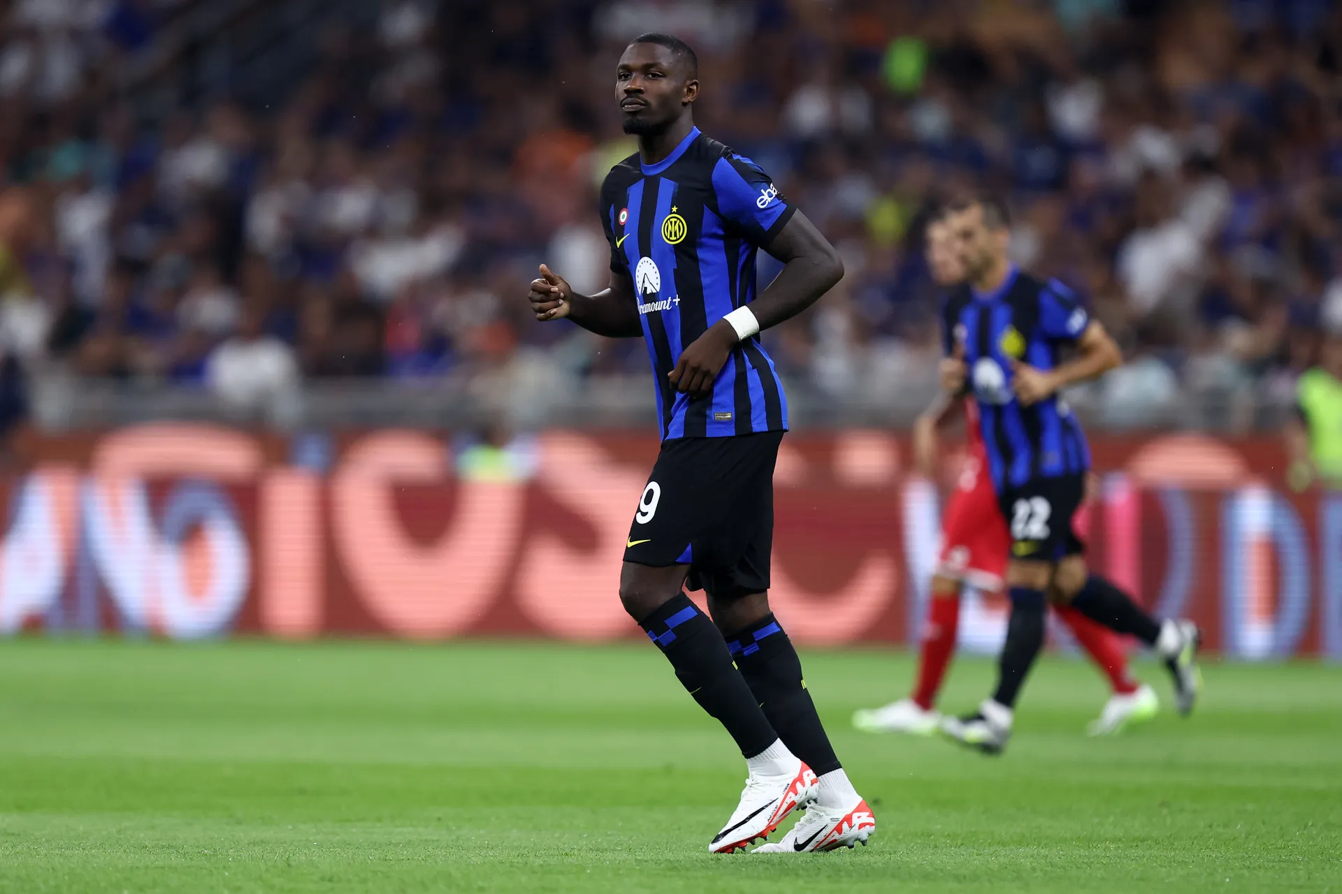 Thuram elogia Lautaro: ''Capitano straordinario''