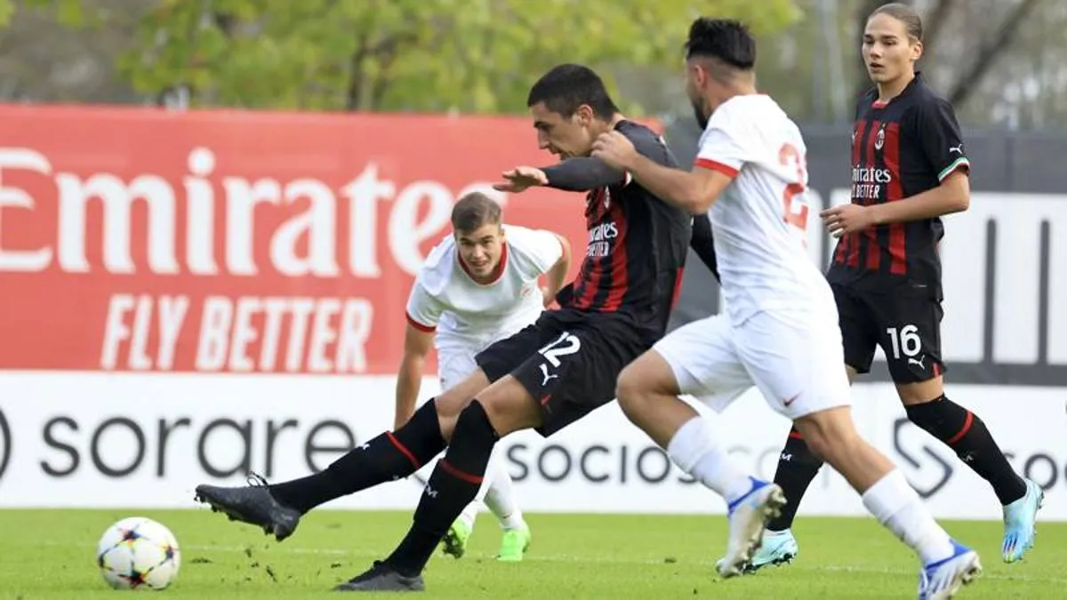 Milan, il centravanti vola in Austria: a lezione da Klose