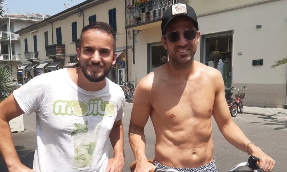 ESCLUSIVA CS - Fabregas si gode il sole della Versilia