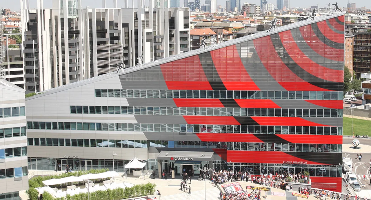 Il valzer delle punte in Casa Milan e...quella foto galeotta