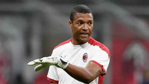 Milan, Flavio Roma preparatore dei portieri: sullo sfondo…Dida