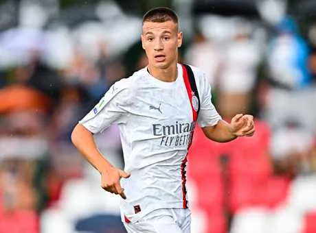 Milan, la provocazione di Costacurta: "Camarda? Titolare con la Viola, è meglio di Jovic. Mi ricorda un ex bomber rossonero.."