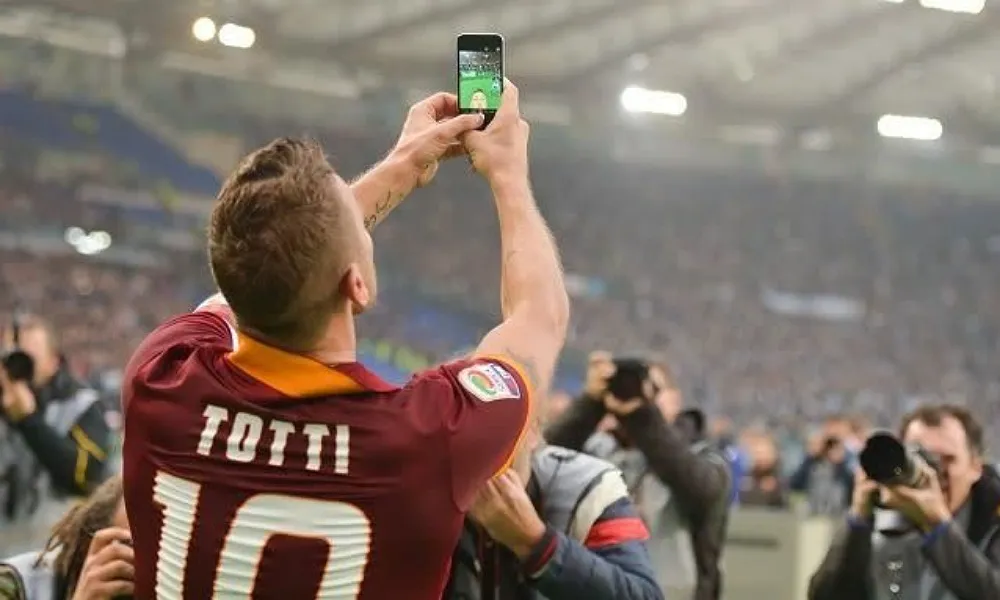 Roma: dieci anni fa la doppietta di Totti al derby