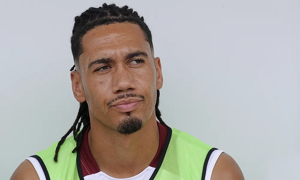 Roma, Smalling vola in Arabia: i dettagli