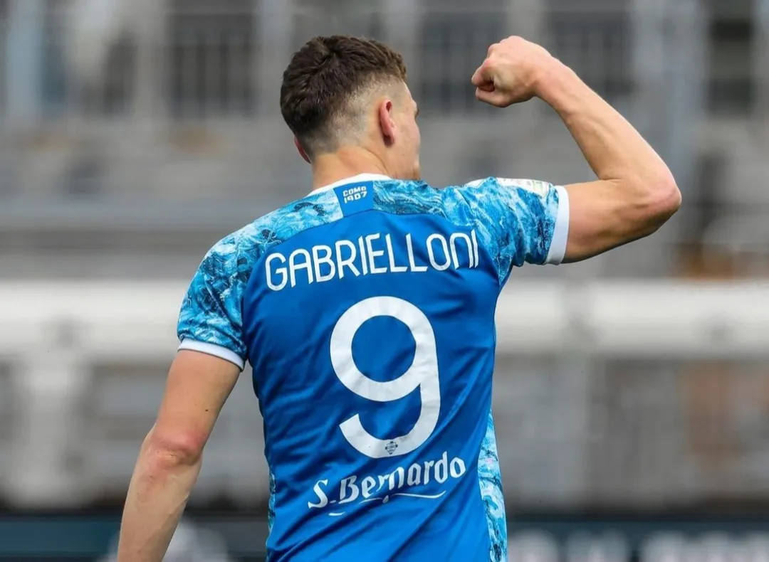 Como, Roberts vede nell'avvenire di Gabrielloni: "Avrà un ruolo importante anche in futuro"