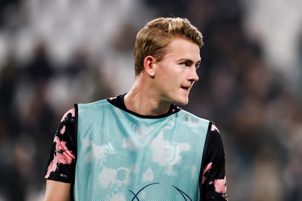Bayern Monaco, ten Hag vuole De Ligt al Manchester United: la situazione