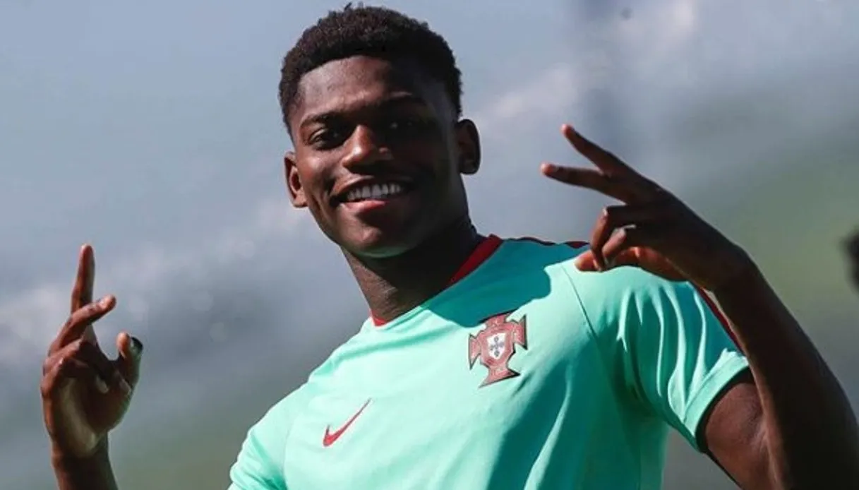 Milan: visite mediche per Leao