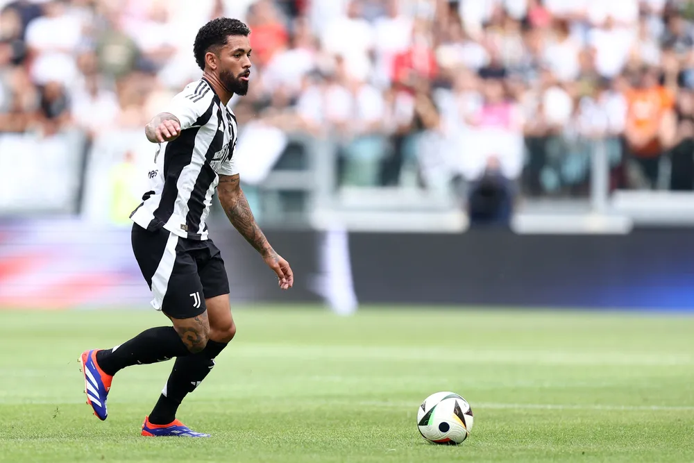 Juventus, fine corsa per Douglas Luiz | la situazione