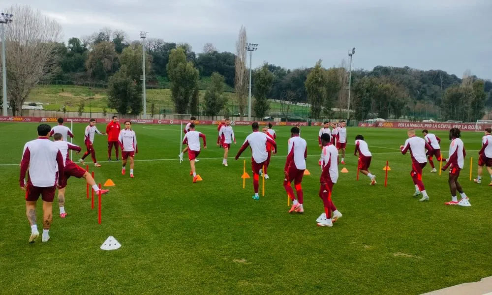 Roma, l'allenamento di rifinitura verso il Porto: come stanno Dybala e Rensch? - VIDEO