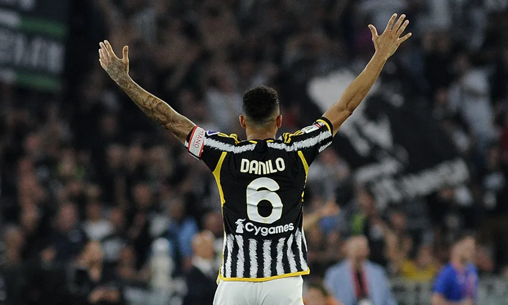 Danilo: "La Juventus è nel mio cuore, sostengo la squadra"