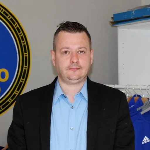 Il Presidente: "I calciatori vanno picchiati, tagliati i capelli come agli ebrei"