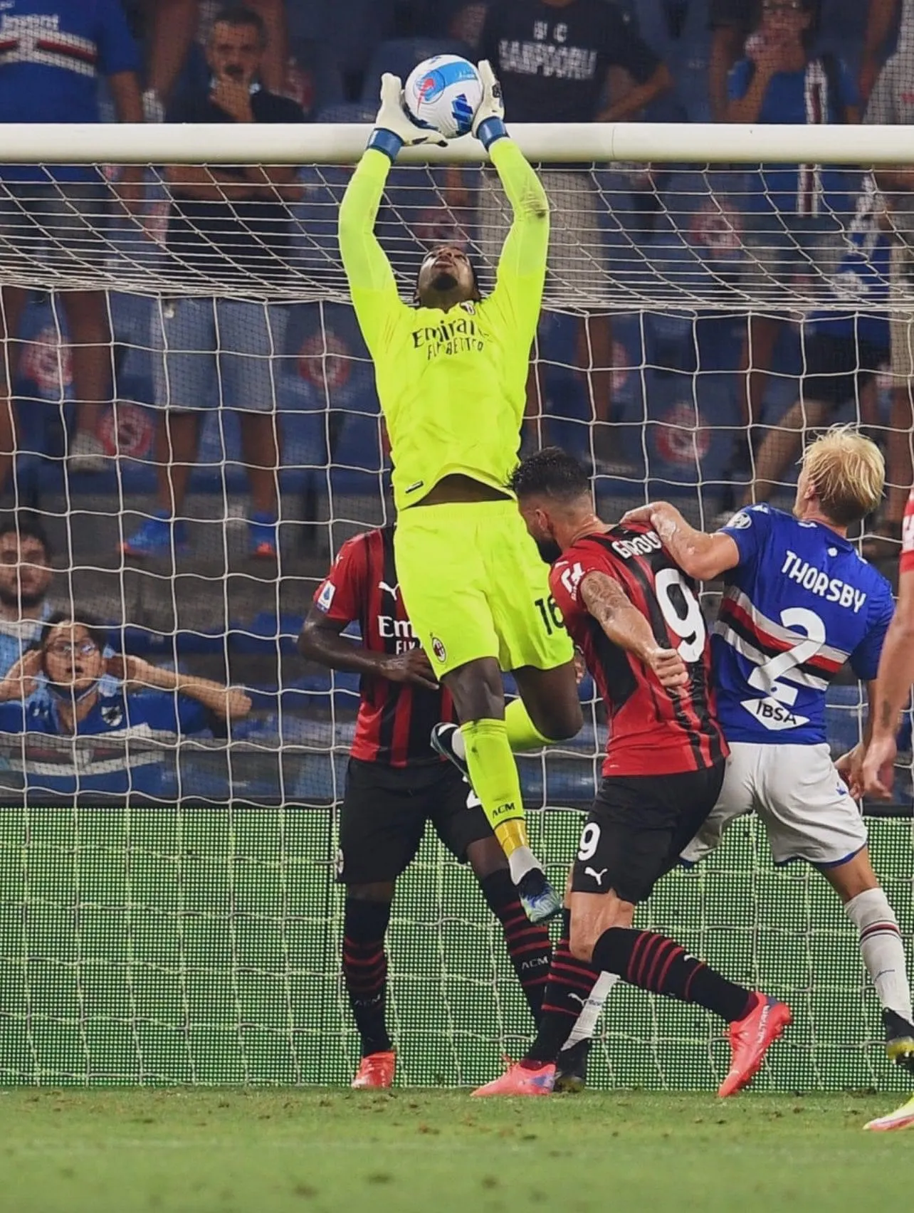 Milan, Mike Maignan sugli scudi: l’uomo che para le malelingue
