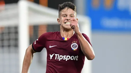 Napoli: è sfida alla Juve per Hlozel