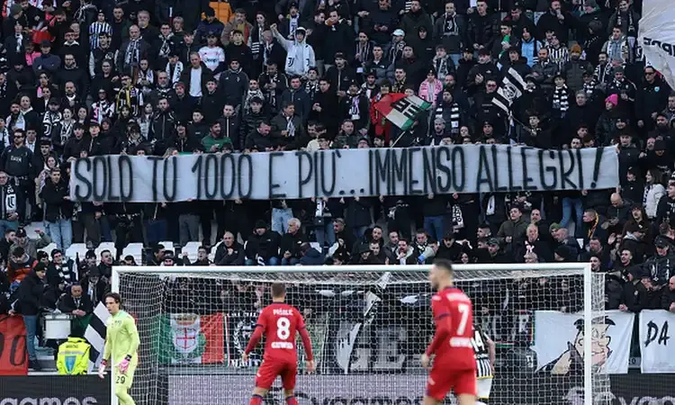 Juventus, la curva celebra Allegri "Solo tu e 1000 più: immenso Max"