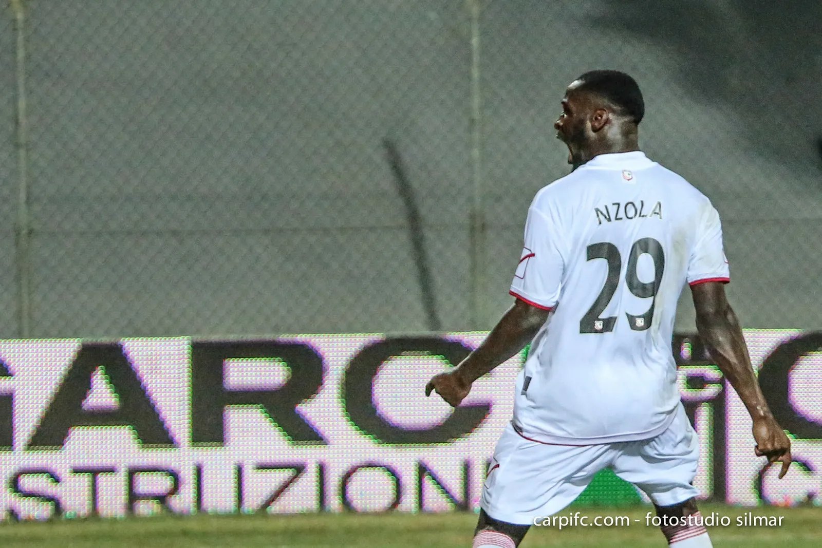 Crotone, trattativa per Nzola