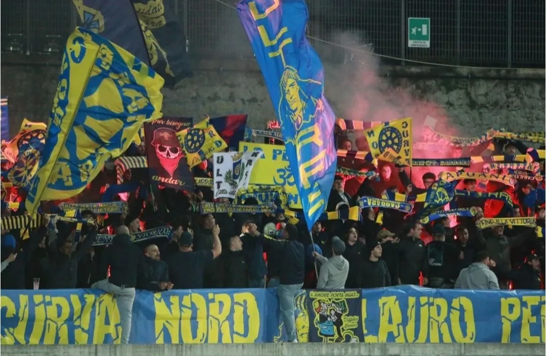 Carrarese, esplode la gioia dopo 76 anni: e' Serie B!