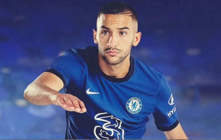Milan, manovre sulla corsia destra: da Ikoné a Ziyech | la situazione